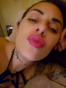 brune caliente online show from March 3, 2025, 11:44 am