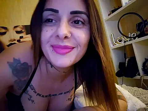 brune caliente online show from February 9, 2025, 8:45 pm