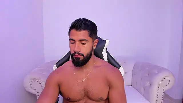 Snapshot of Santiago_huntt chatting on December 17, 2025, 12:54 pm Santiago huntt online show from December 17, 2025, 12:54 pm