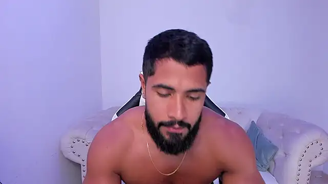 Snapshot of Santiago_huntt chatting on November 10, 2025, 9:20 pm Santiago huntt online show from November 10, 2025, 9:20 pm