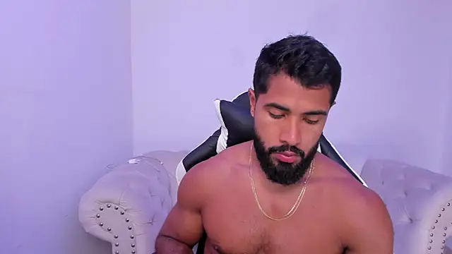 Snapshot of Santiago_huntt chatting on November 14, 2025, 12:42 pm Santiago huntt online show from November 14, 2025, 12:42 pm