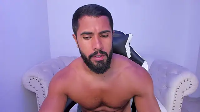 Snapshot of Santiago_huntt chatting on October 7, 2025, 10:55 pm Santiago huntt online show from October 7, 2025, 10:55 pm