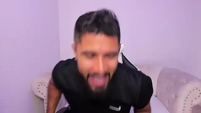 Snapshot of Santiago_huntt chatting on February 24, 2026, 8:21 pm Santiago huntt online show from February 24, 2026, 8:21 pm