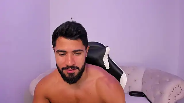 Snapshot of Santiago_huntt chatting on February 17, 2026, 9:56 pm Santiago huntt online show from February 17, 2026, 9:56 pm