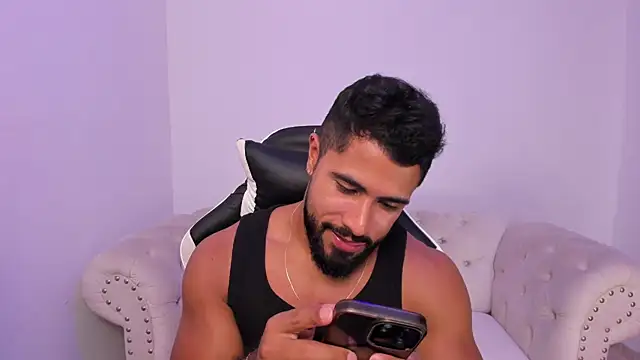 Santiago huntt online show from March 4, 2026, 8:49 pm