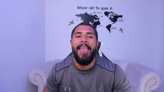 Snapshot of Santiago_huntt chatting on October 2, 2025, 10:24 pm Santiago huntt online show from October 2, 2025, 10:24 pm