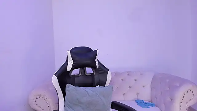 Snapshot of Santiago_huntt chatting on November 21, 2025, 12:59 pm Santiago huntt online show from November 21, 2025, 12:59 pm