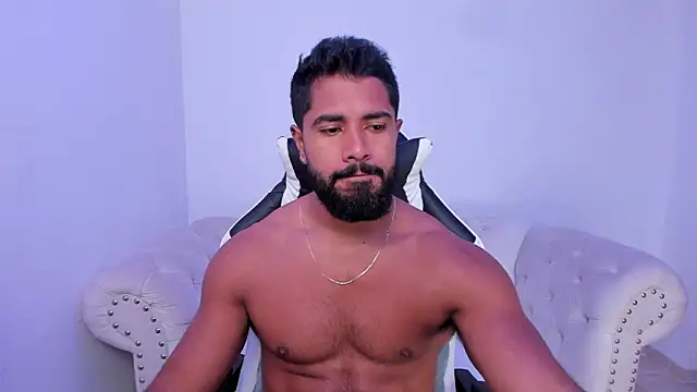 Snapshot of Santiago_huntt chatting on November 17, 2025, 12:42 pm Santiago huntt online show from November 17, 2025, 12:42 pm