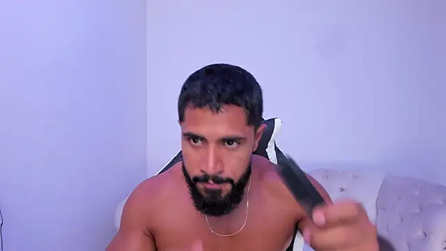 Snapshot of Santiago_huntt chatting on November 5, 2025, 9:40 pm Santiago huntt online show from November 5, 2025, 9:40 pm