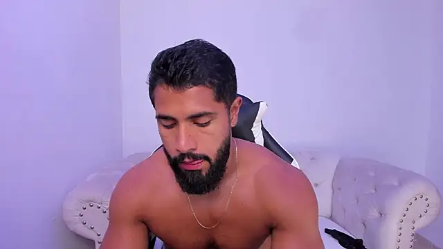 Snapshot of Santiago_huntt chatting on November 18, 2025, 12:41 pm Santiago huntt online show from November 18, 2025, 12:41 pm