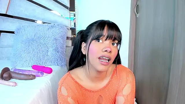 ssofijohnsonx online show from February 9, 2025, 6:58 pm