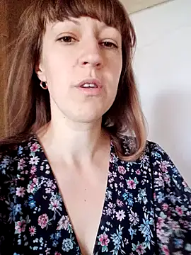 Snapshot of Calibers2932 chatting on October 5, 2025, 7:43 am Calibers2932 online show from October 5, 2025, 7:43 am