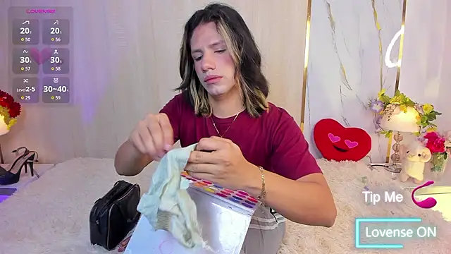 Snapshot of TylerBloom chatting on March 4, 2026, 1:41 pm TylerBloom online show from March 4, 2026, 1:41 pm