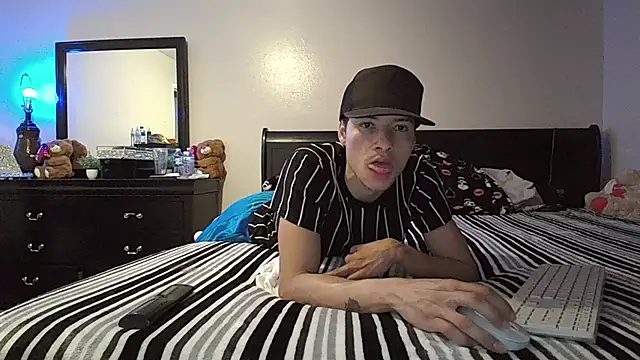 azzel19 online show from February 22, 2025, 5:12 am