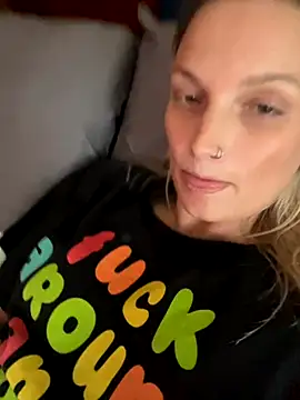 justpeachybaby online show from September 30, 2025, 8:59 pm