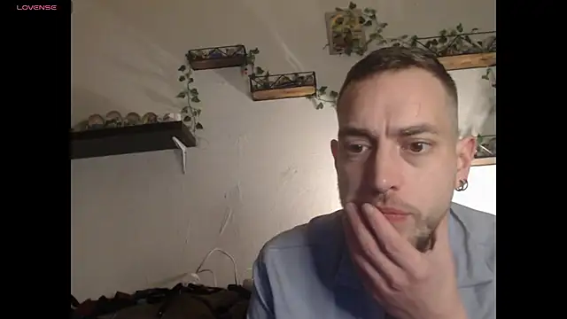 wawarruis online show from March 1, 2025, 9:04 pm