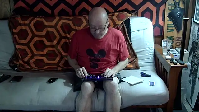 Snapshot of fractal74 chatting on February 6, 2026, 7:04 am fractal74 online show from February 6, 2026, 7:04 am