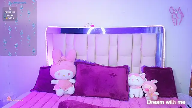 Snapshot of Silver_Rosex chatting on September 10, 2025, 7:18 am Silver Rosex online show from September 10, 2025, 7:18 am