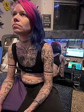 Snapshot of trashbrat chatting on June 12, 2026, 4:10 am trashbrat online show from June 12, 2026, 4:10 am