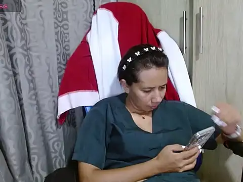 Danielagomez33 online show from May 31, 2026, 1:22 am