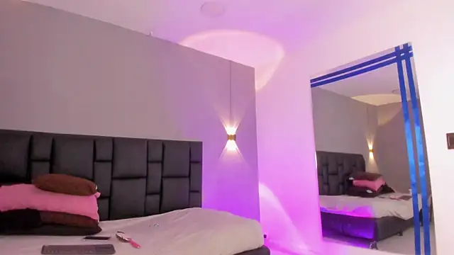 Charlot Vega  online show from April 3, 2026, 6:47 pm