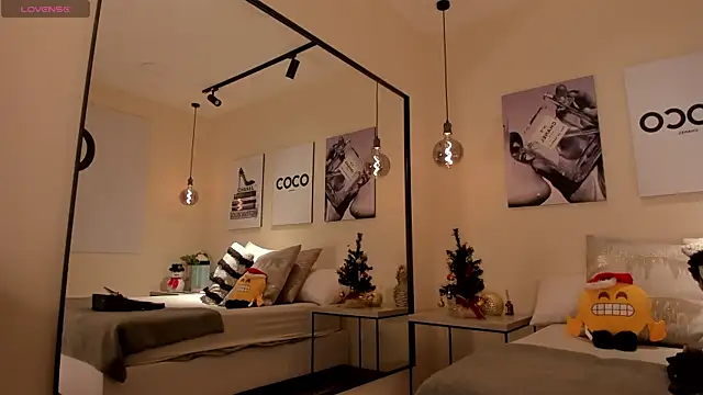 Snapshot of Blue_Angell chatting on December 16, 2025, 12:04 am Blue Angell online show from December 16, 2025, 12:04 am