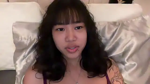 Snapshot of donna_creamteam chatting on February 16, 2025, 4:42 pm donna creamteam online show from February 16, 2025, 4:42 pm