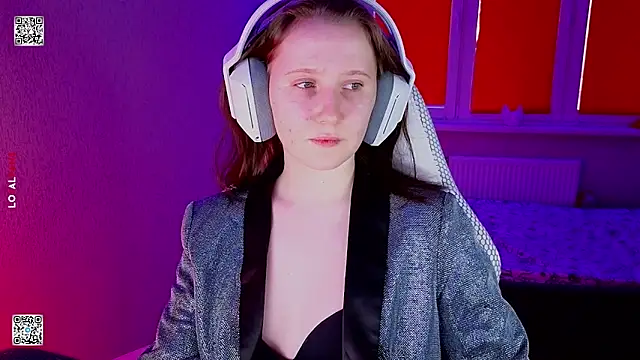 mon lola online show from April 25, 2026, 4:04 pm