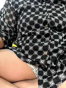 Snapshot of Red-Magic-25 chatting on October 3, 2025, 7:10 am Red-Magic-25 online show from October 3, 2025, 7:10 am