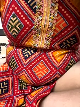 Snapshot of Red-Magic-25 chatting on October 6, 2025, 6:14 am Red-Magic-25 online show from October 6, 2025, 6:14 am