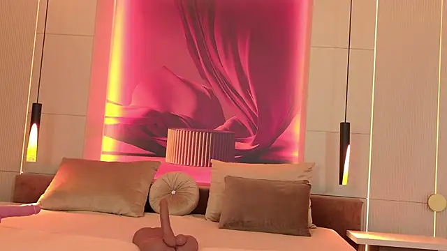 RubyLuxee online show from October 12, 2025, 5:09 am