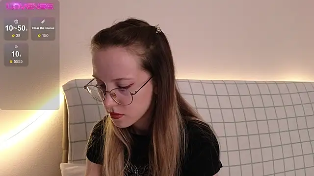 Snapshot of MaryBliss chatting on October 23, 2025, 9:46 pm MaryBliss online show from October 23, 2025, 9:46 pm