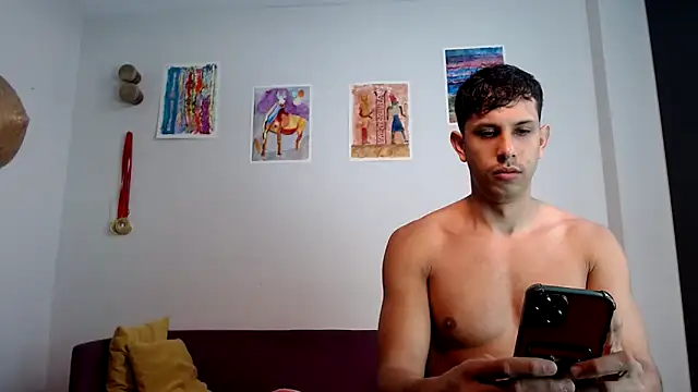 Snapshot of HOTLATINO2025 chatting on October 20, 2025, 4:29 pm HOTLATINO2025 online show from October 20, 2025, 4:29 pm