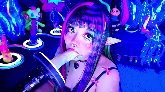 LaytonBox online show from November 17, 2025, 1:26 pm