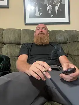 Snapshot of 32XRedBeard chatting on June 3, 2026, 9:52 pm 32XRedBeard online show from June 3, 2026, 9:52 pm