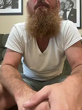 Snapshot of 32XRedBeard chatting on June 27, 2026, 10:27 pm 32XRedBeard online show from June 27, 2026, 10:27 pm