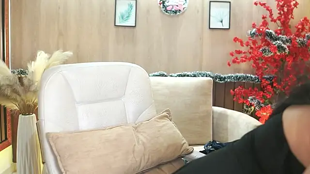 Snapshot of Emma_Walkerr_ chatting on December 22, 2025, 7:03 pm Emma Walkerr online show from December 22, 2025, 7:03 pm