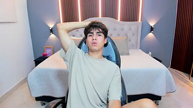 Tommy18   online show from February 3, 2026, 6:22 am