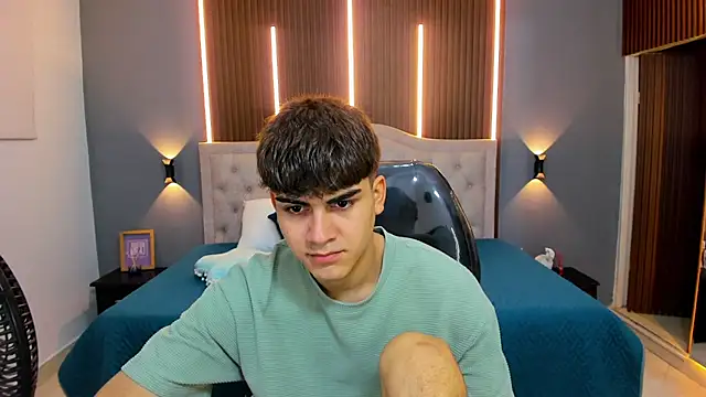 Tommy18   online show from October 7, 2025, 3:29 am