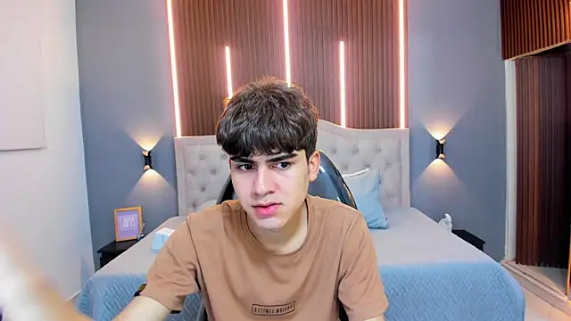 Tommy18   online show from September 20, 2025, 3:33 am