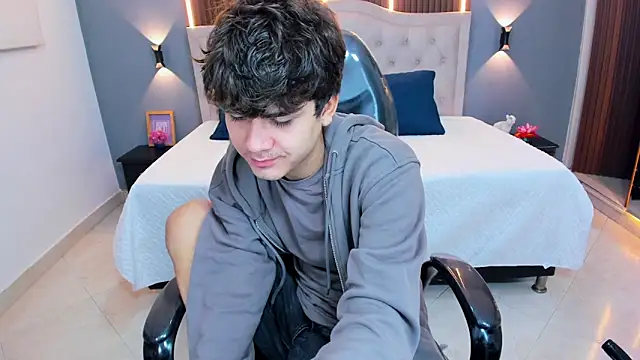 Tommy18   online show from April 11, 2026, 3:25 am