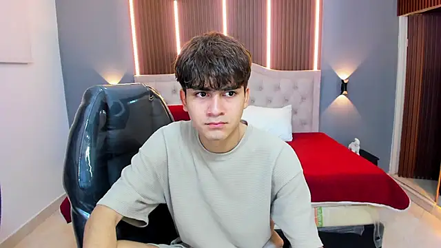 Tommy18   online show from September 25, 2025, 3:23 am