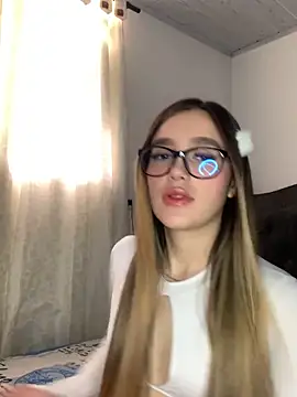 LunaShine  online show from January 16, 2025, 9:40 pm