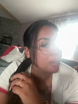 Snapshot of MelissathequeenOff chatting on June 2, 2026, 11:32 am MelissathequeenOff online show from June 2, 2026, 11:32 am