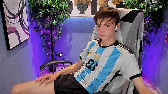 Snapshot of John_Weasley chatting on September 12, 2025, 8:19 pm John Weasley online show from September 12, 2025, 8:19 pm