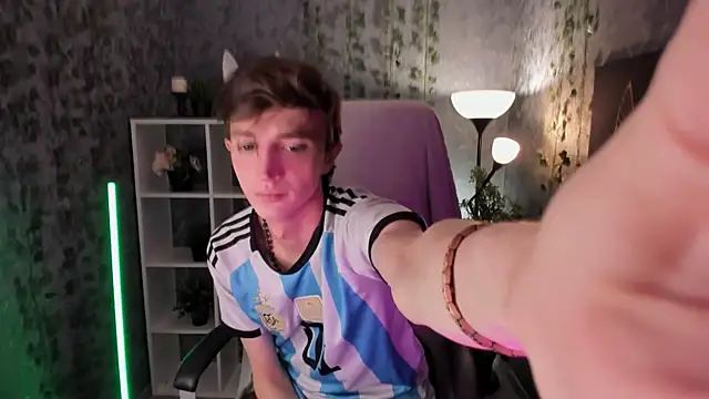 Snapshot of John_Weasley chatting on November 7, 2025, 1:04 pm John Weasley online show from November 7, 2025, 1:04 pm