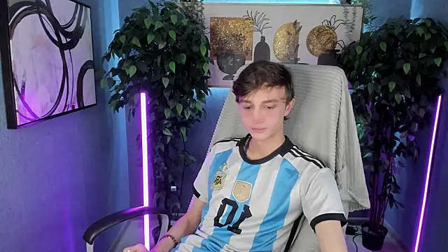 Snapshot of John_Weasley chatting on November 4, 2025, 1:15 pm John Weasley online show from November 4, 2025, 1:15 pm