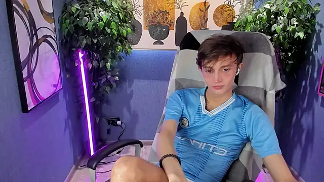 Snapshot of John_Weasley chatting on September 25, 2025, 4:24 pm John Weasley online show from September 25, 2025, 4:24 pm