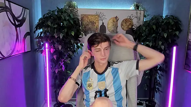 Snapshot of John_Weasley chatting on November 1, 2025, 2:55 pm John Weasley online show from November 1, 2025, 2:55 pm