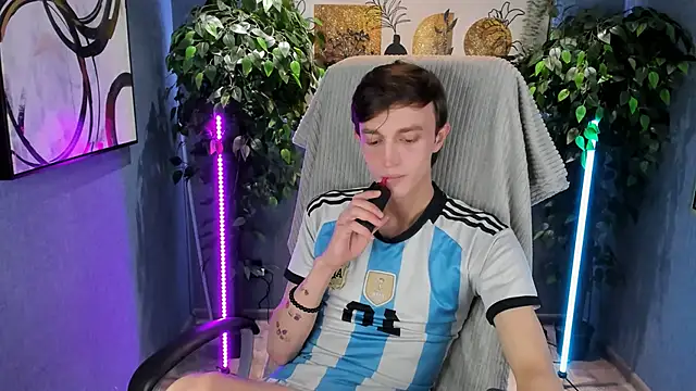 Snapshot of John_Weasley chatting on October 18, 2025, 6:04 am John Weasley online show from October 18, 2025, 6:04 am